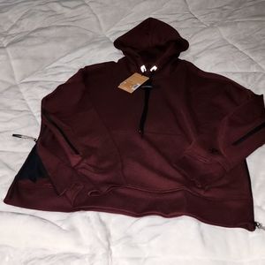 On Running hoodie Color says Mulberry
